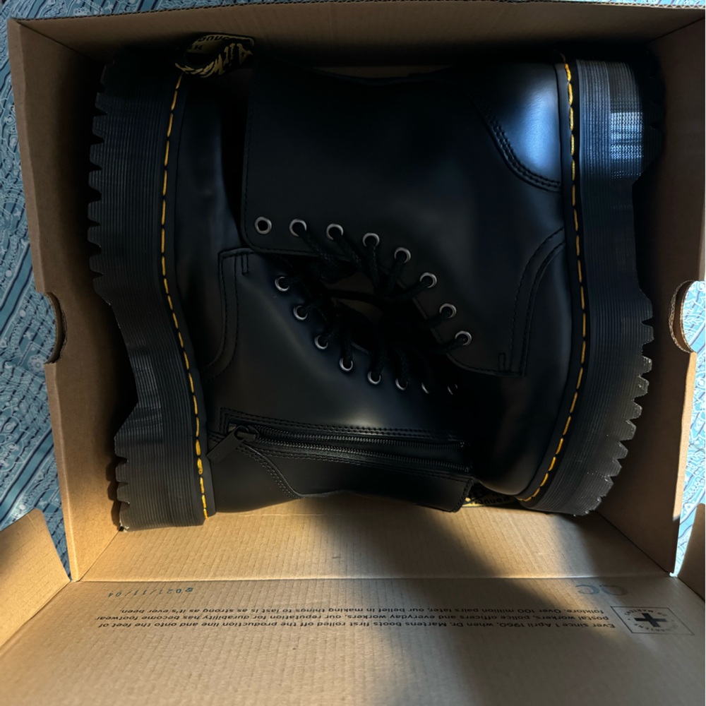 Dr. Martens Jadon